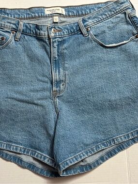 Abercrombie & Fitch Curve Love Mid Rise A-Line Shorts Denim Size 34 18